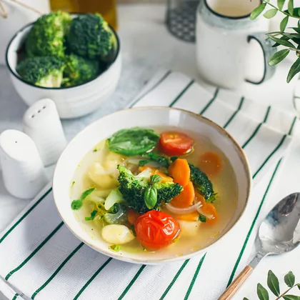 Овощной суп с брокколи и картофельными ньокками — курс «Вегетарианская кухня»