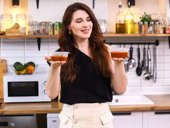 Татьяна Косточкина из кулинарной школы Home Chef на кухне