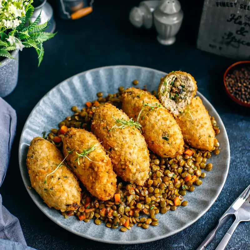 Зразы из индейки с грибами и сыром, с гарниром из чечевицы — курс «Много птицы»